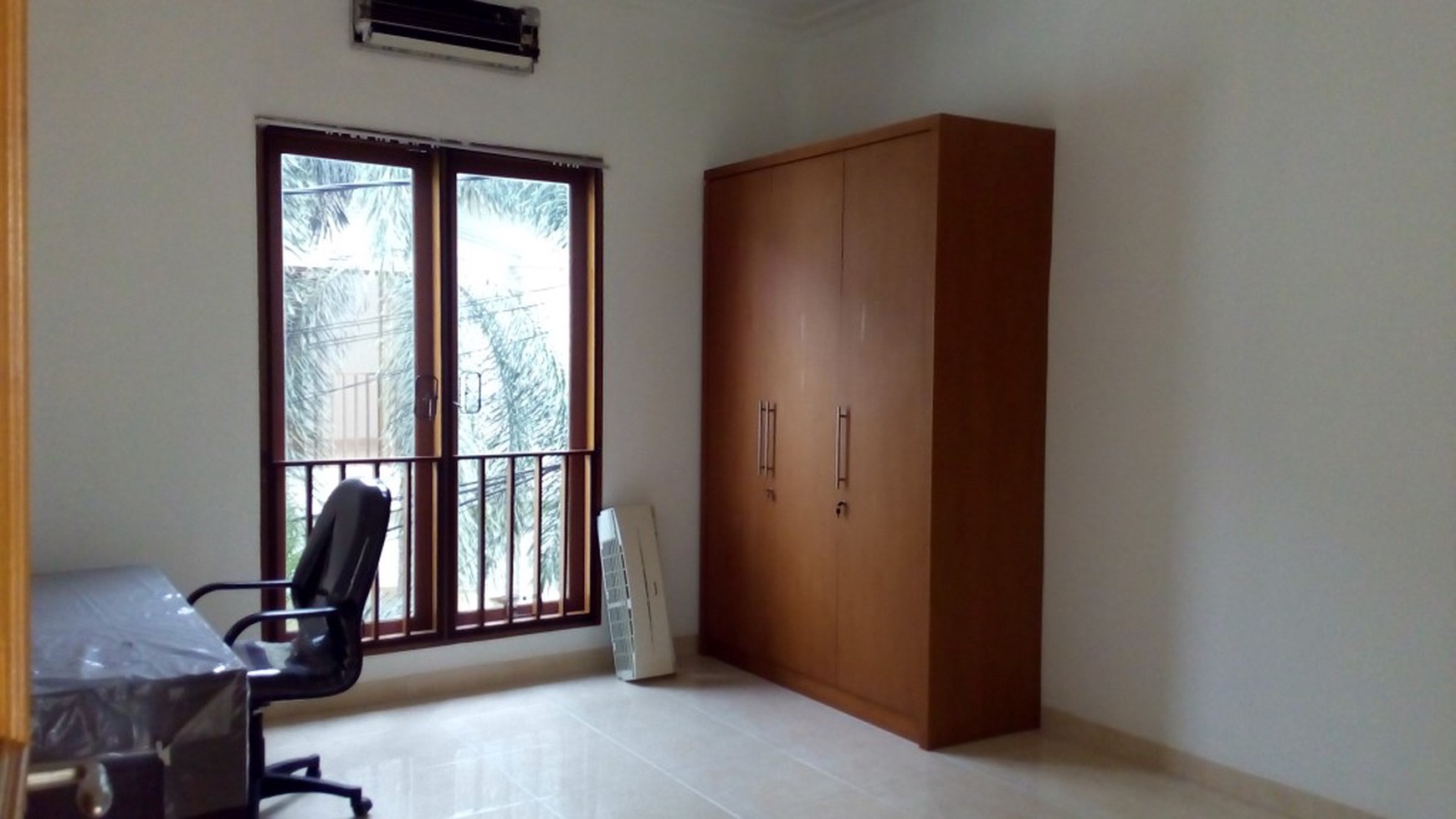 beautiful town house in the prime area of Kemang