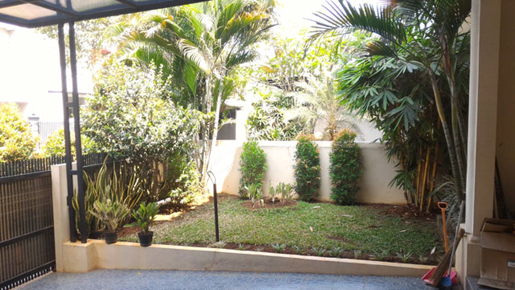 BANTING HARGA Rumah di BSD , dekat sekolah Al-Azhar & Eka Hospital, Bergaya English Classic