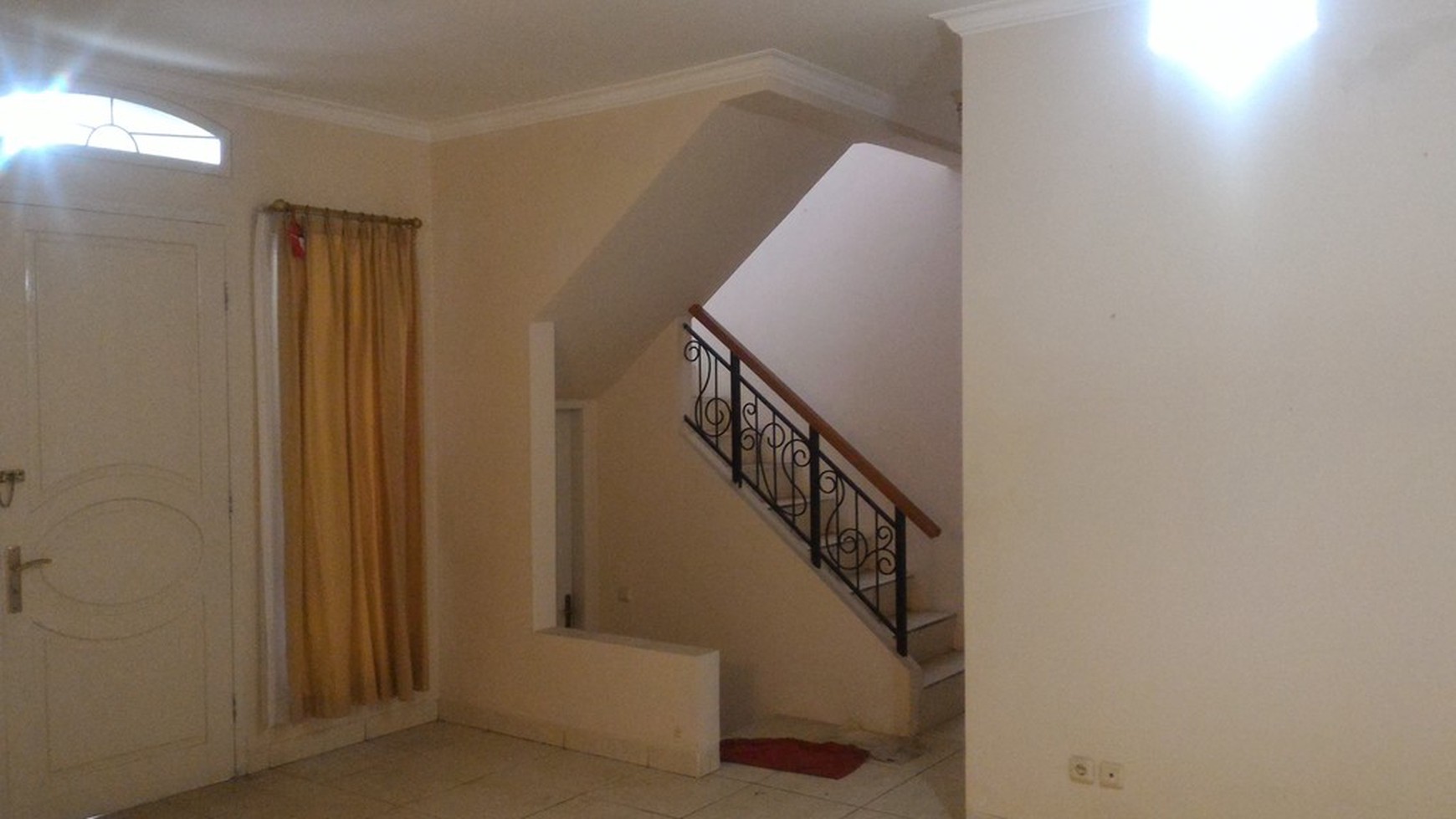 BANTING HARGA Rumah di BSD , dekat sekolah Al-Azhar & Eka Hospital, Bergaya English Classic