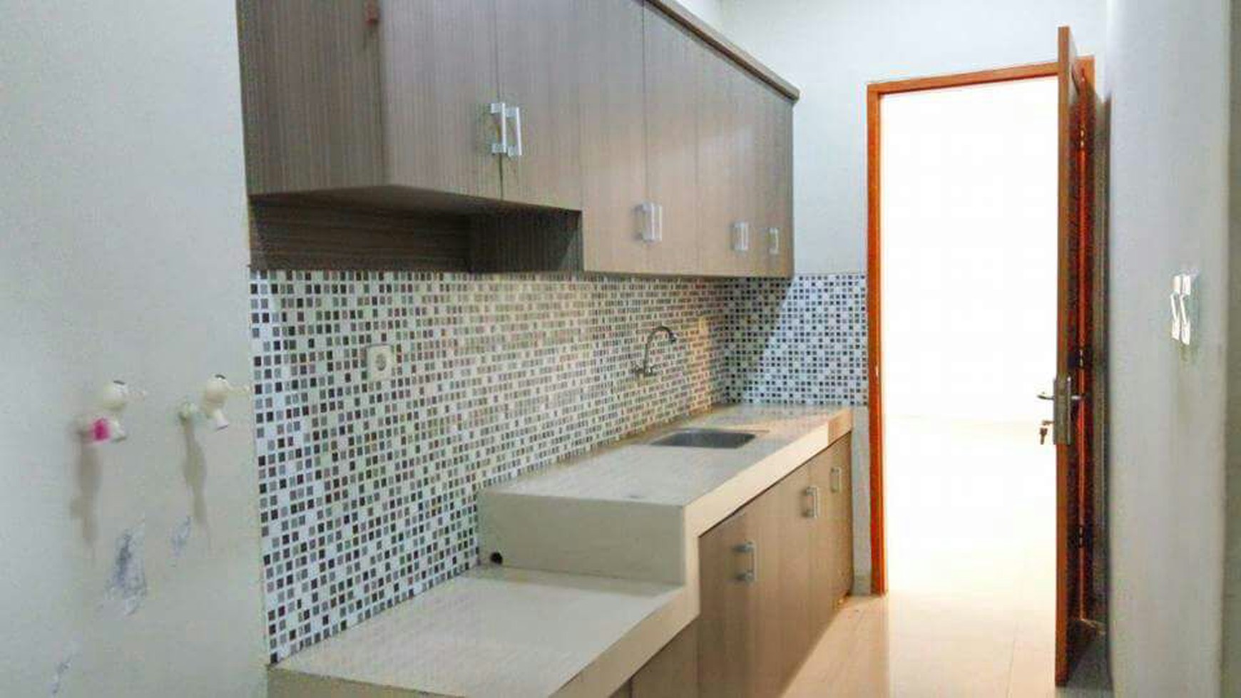 Disewakan Rumah Baru Dan Terawat di Kemang Jakarta Selatan - Dekat New Zealand Internasional School