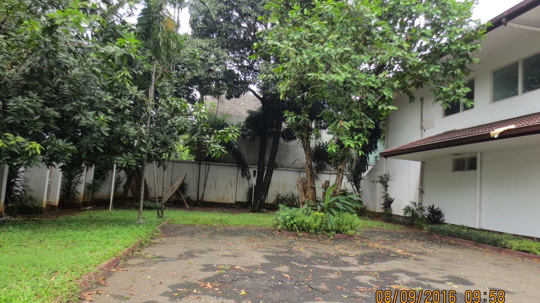 Rumah Hitungan Tanah di Kemang