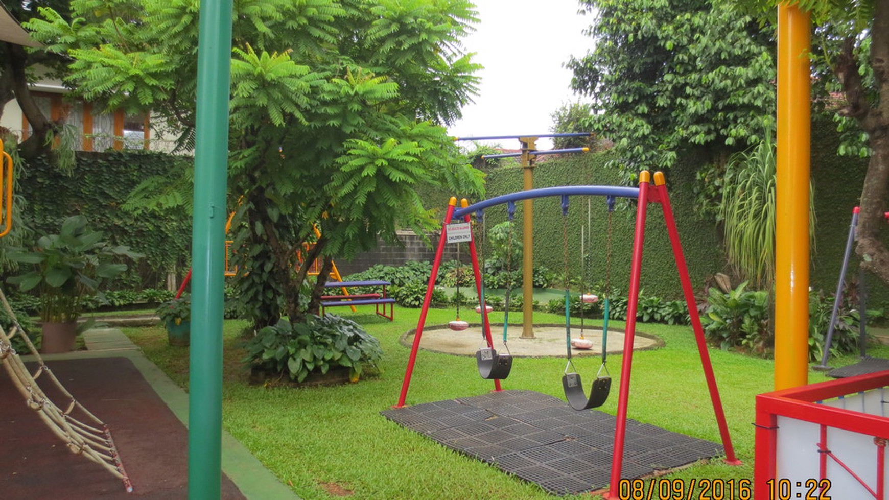 Rumah Hitungan Tanah di Kemang