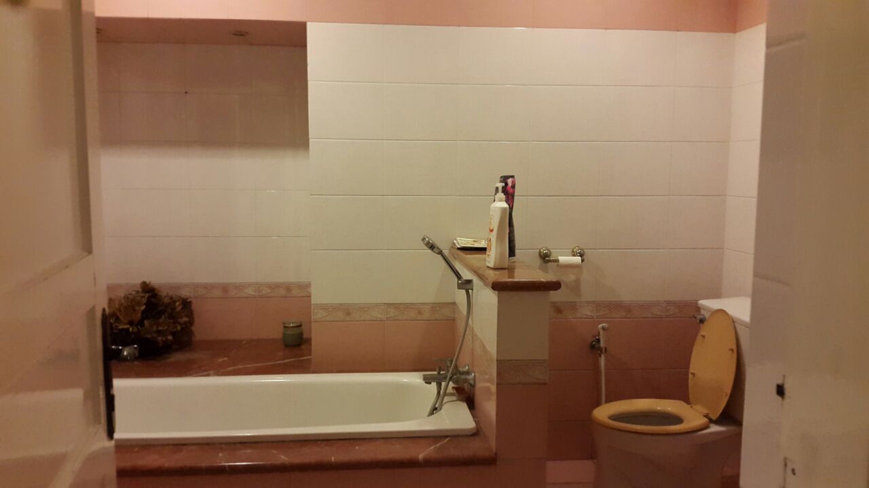 Dijual rumah strategis, area hijau, dekat taman kota 1, ITC BSd, Pasmod, Medika RS, siap huni. Taman giri Loka, BSD City