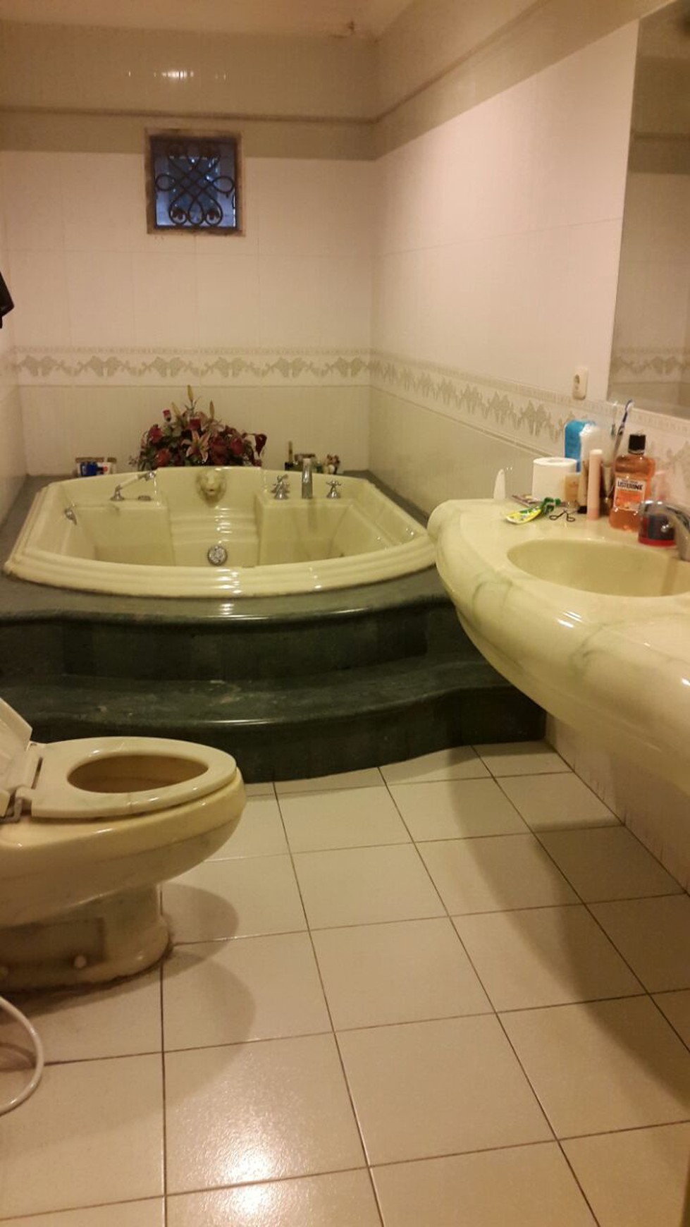 Dijual rumah strategis, area hijau, dekat taman kota 1, ITC BSd, Pasmod, Medika RS, siap huni. Taman giri Loka, BSD City