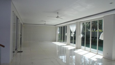 beautiful House for rent in the prime area of Pondok indah