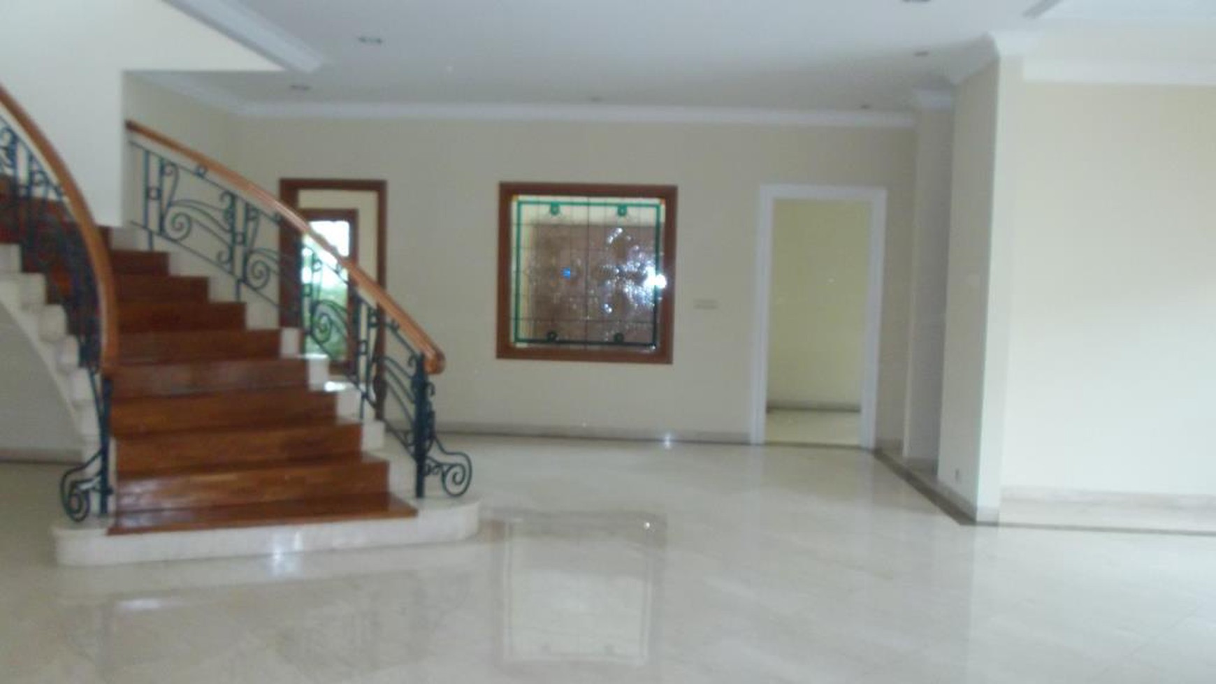 beautiful House for rent in the prime area of Pondok indah