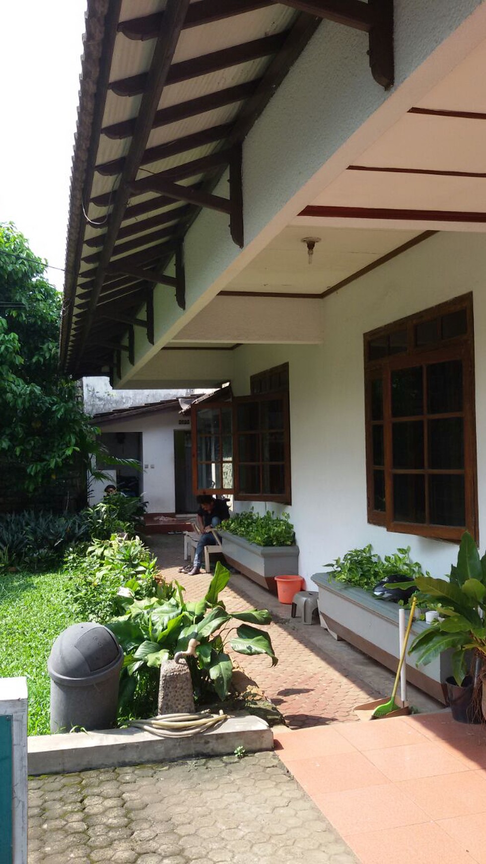 Rumah  Asri,Halaman Luas di Veteran Jakarta Selatan