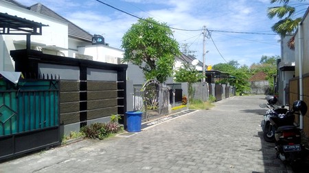 For Sale House in Good Neighborhood Jimbaran , close to Mc Donald , 15 minutes to airport , 15 minutes to Four Season Beach