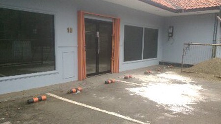 Strategic house at kemang