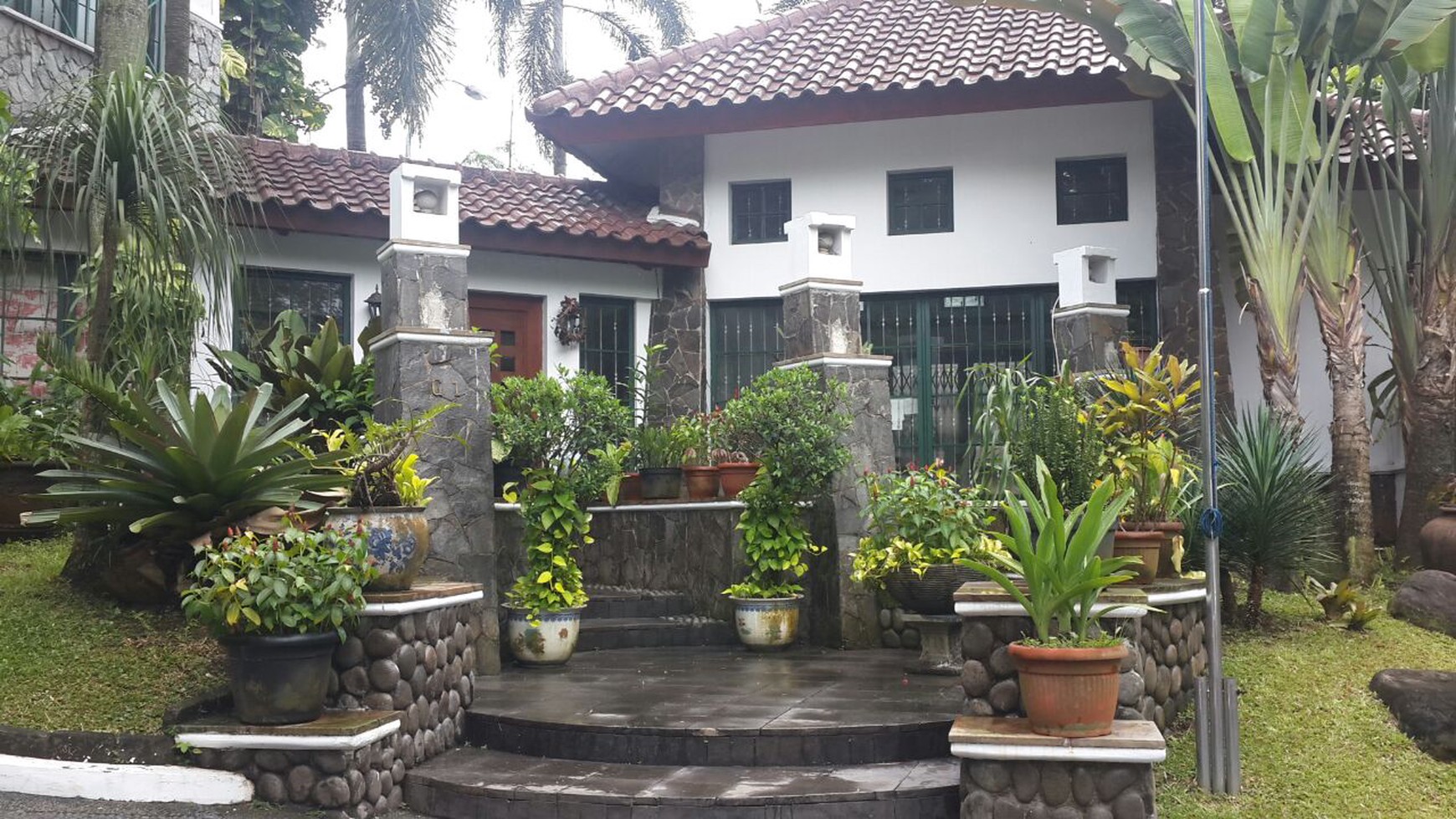 Rumah  asri di lokasi Elite dan  strategis Di Taman Tirta Golf