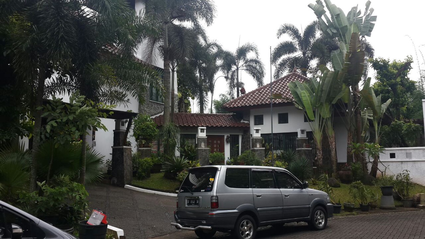 Rumah  asri di lokasi Elite dan  strategis Di Taman Tirta Golf