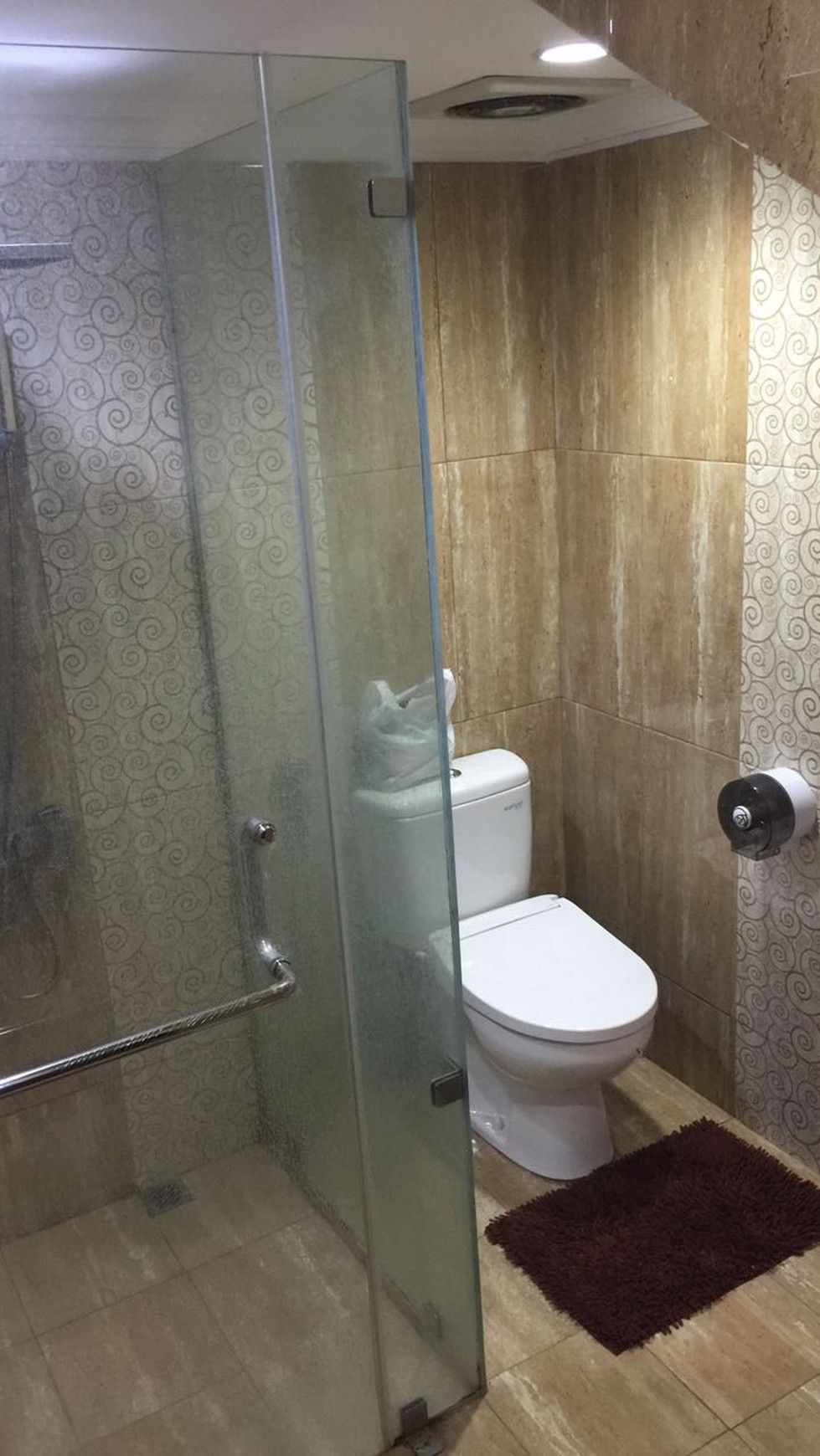 Dijual rumah strategis, areanya sudah ramai, keamanan 24 jam, SHM, Karawaci Kav. Perkebunan.