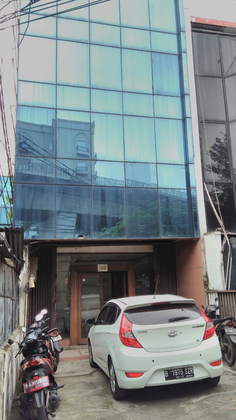 Ruko di Jalan Kapten Tendean 3 Lantai