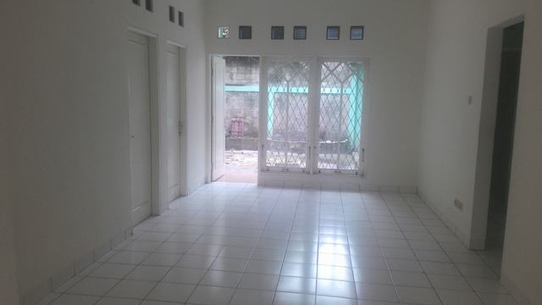 DISEWAKAN RUMAH SIAP HUNI DI KENCANA LOKA, BSD CITY