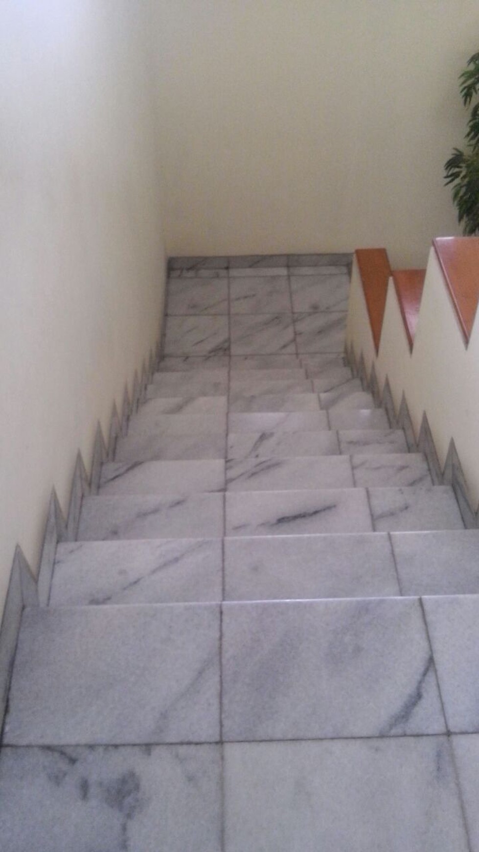 RUMAH SEWA 2 LANTAI FULL FURNISH DI TAMAN GIRI LOKA, BSD