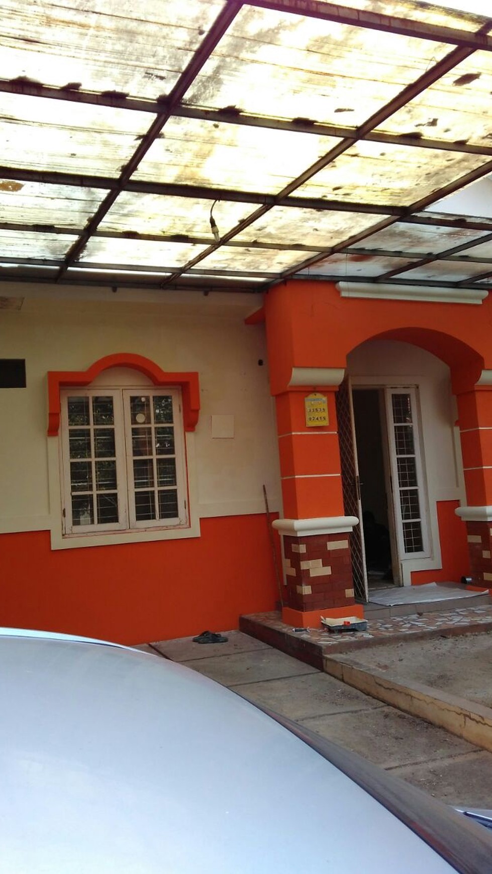 DISEWAKAN RUMAH RENOVASI SIAP HUNI DENGAN LOKASI STRATEGIS DI NUSA LOKA, BSD