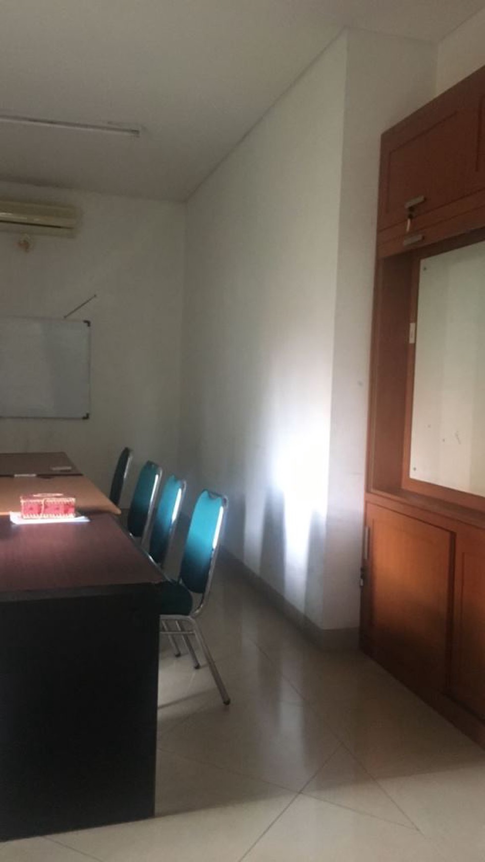 Big and beautiful house at Tebet, South Jakarta, perfect for an office or big family, is ready to rent