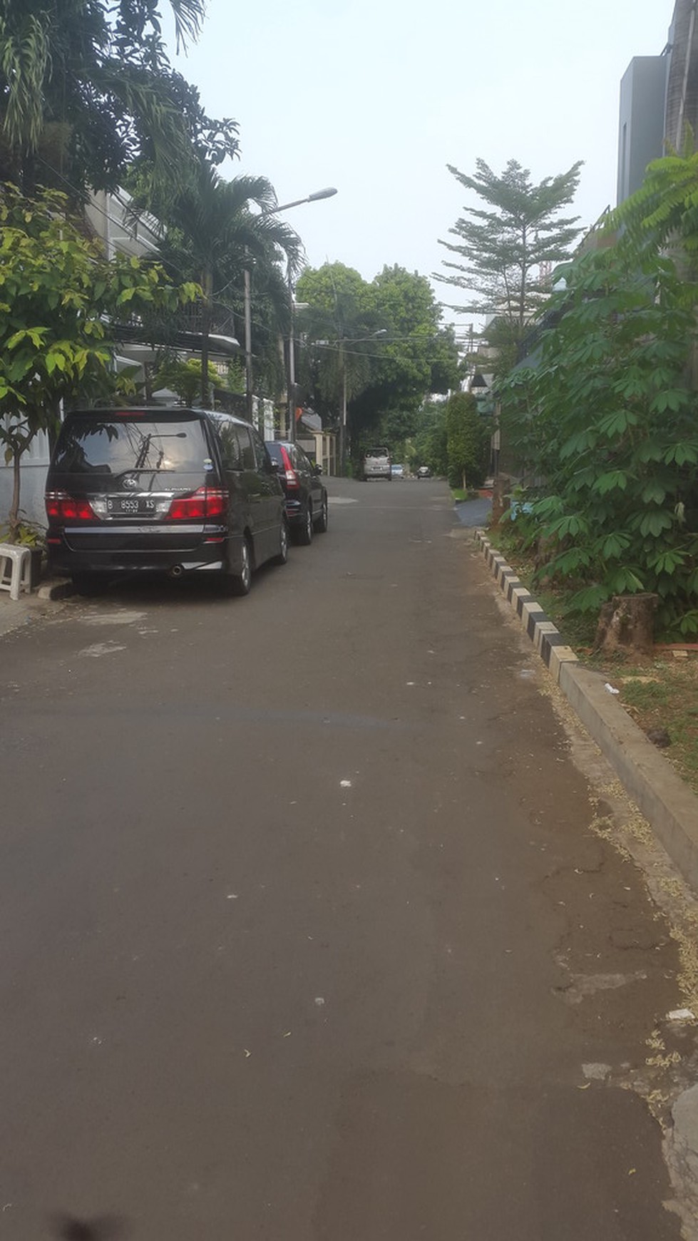 Dijual Cepat Rumah Tinggal Bernuansa Villa di Kemanggisan