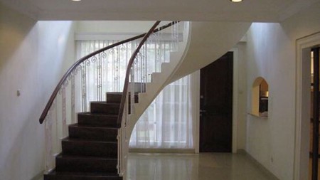 beautiful house in the prime area of Kemang