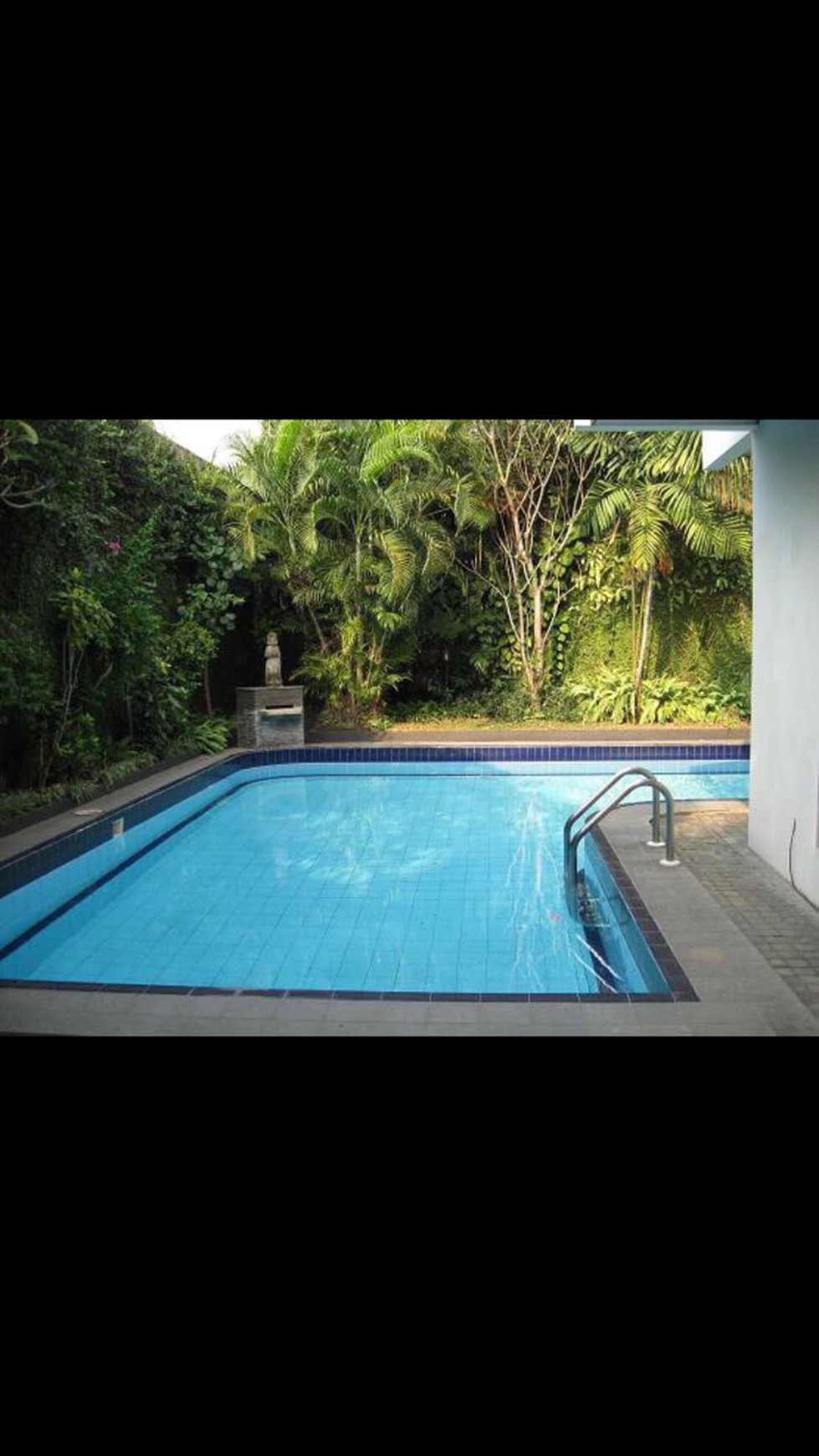 beautiful house in the prime area of Kemang