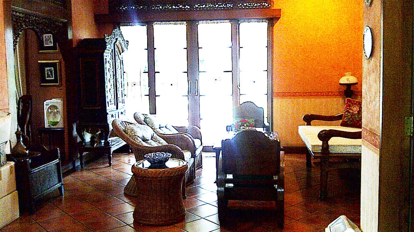 Disewakan Rumah Sangat Asri Gaya Etnik di Bima Asri