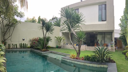 RUMAH CANTIK MINIMALIST DENGAN KOLAM RENANG DI BINTARO SEKTOR 9 #EU