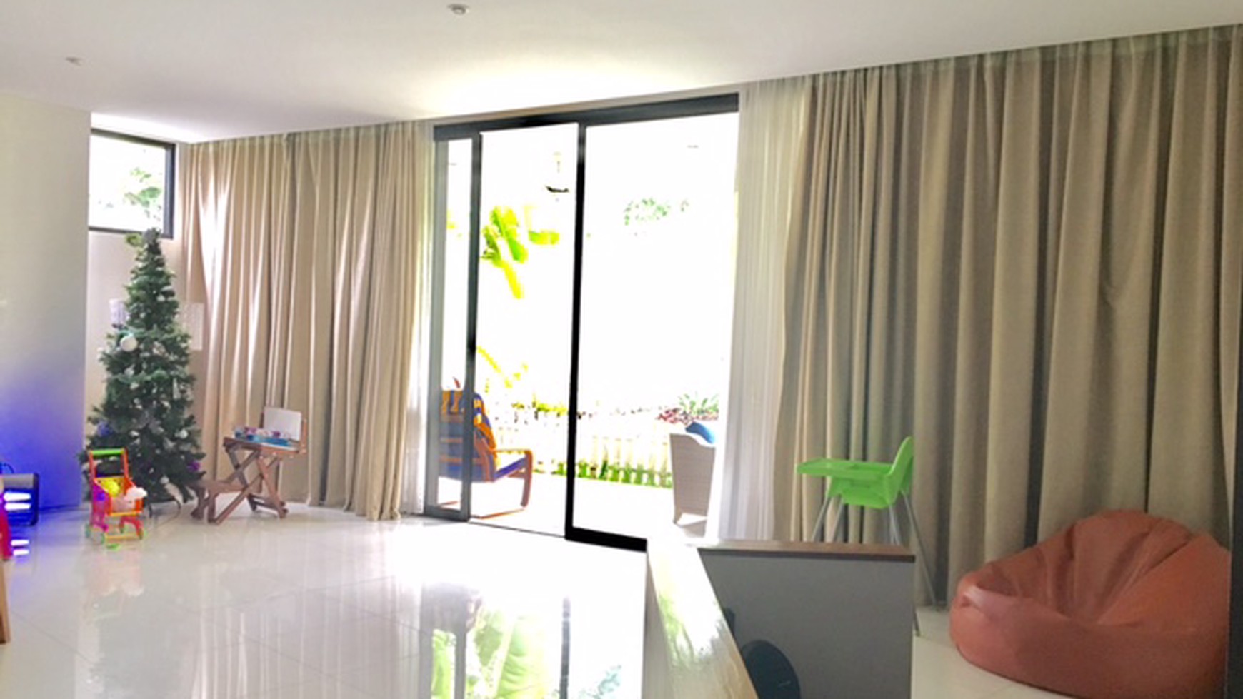 RUMAH CANTIK MINIMALIST DENGAN KOLAM RENANG DI BINTARO SEKTOR 9 #EU