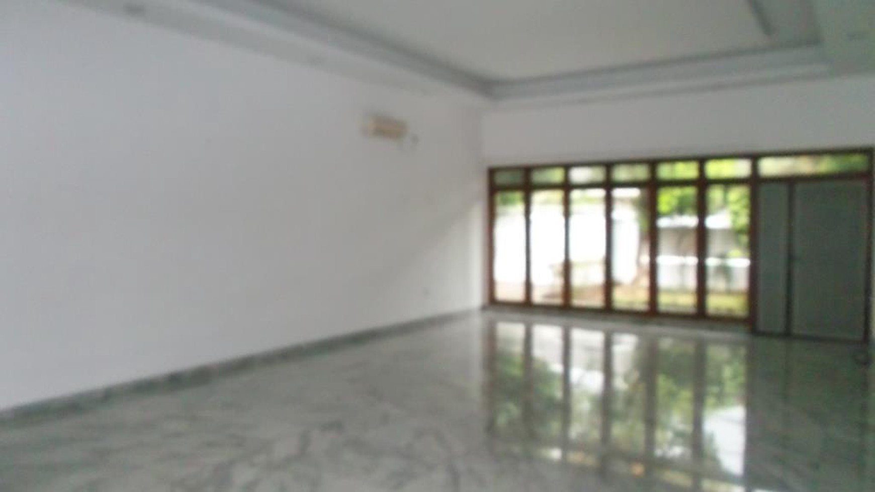 beautiful house in the prime area of Kemang