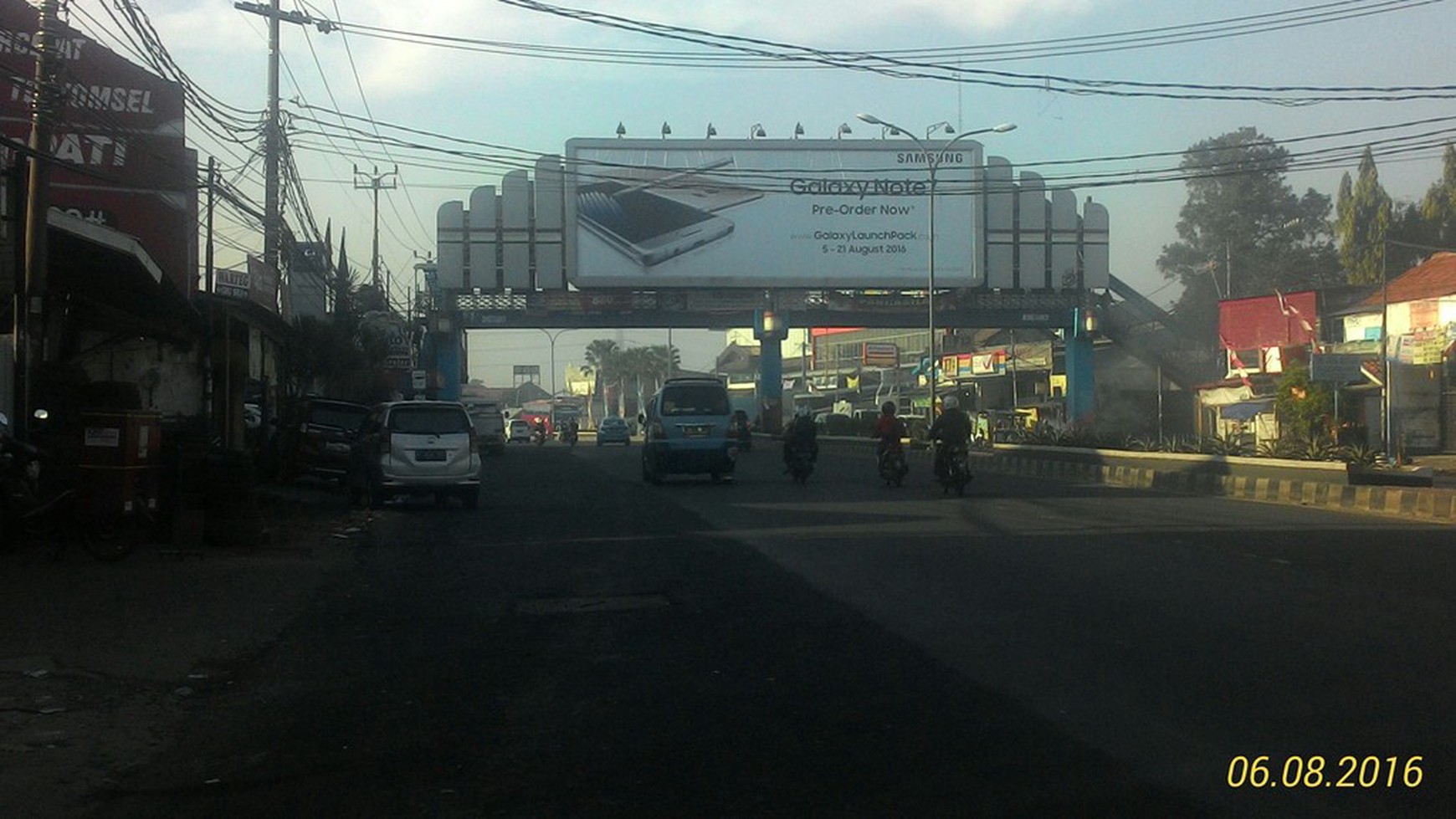 RUKO 2 1/2 LANTAI COCOK UNTUK USAHA DI JL. RAYA SERPONG