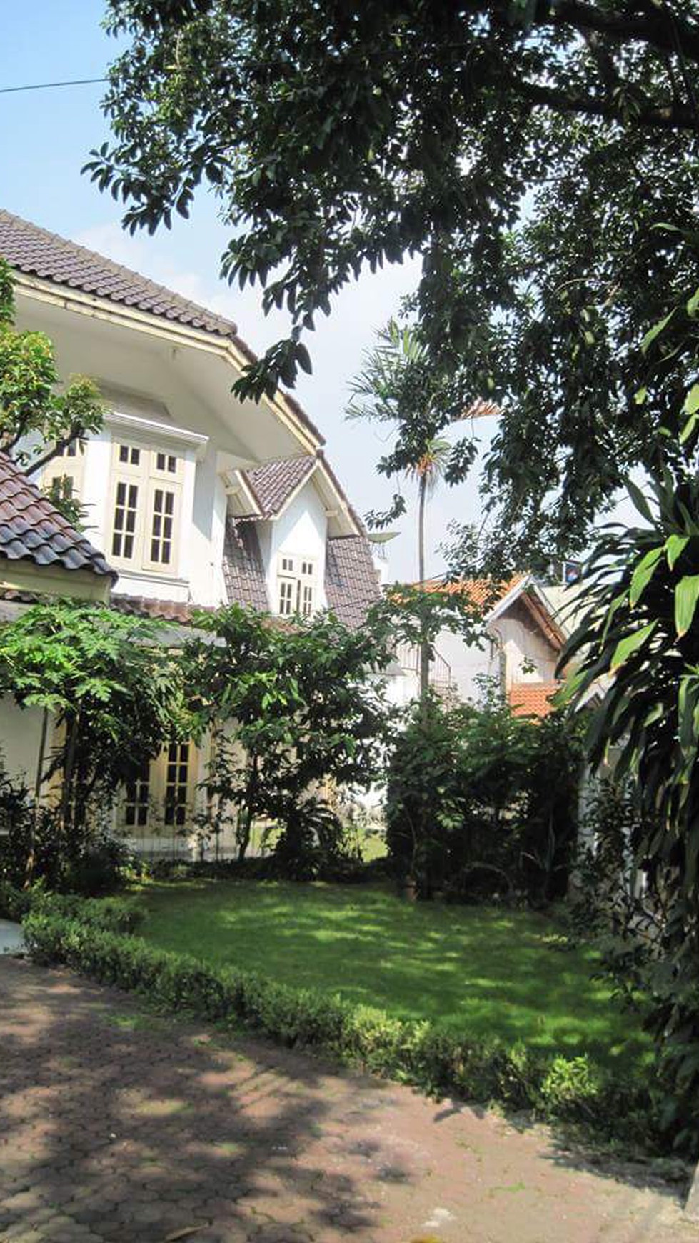 Rumah 7BR Bonang Menteng Area Strategis Harga Bagus