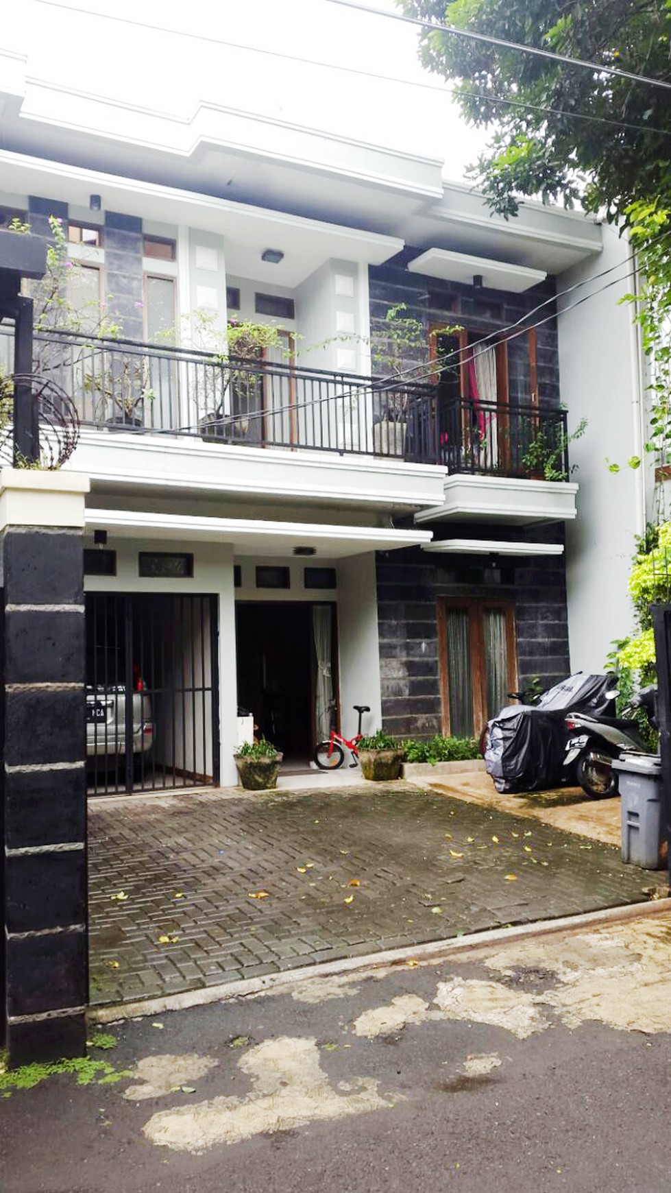 Di Jual Rumah siap huni, Lokasi sangat strategis Kemang Jakarta Selatan