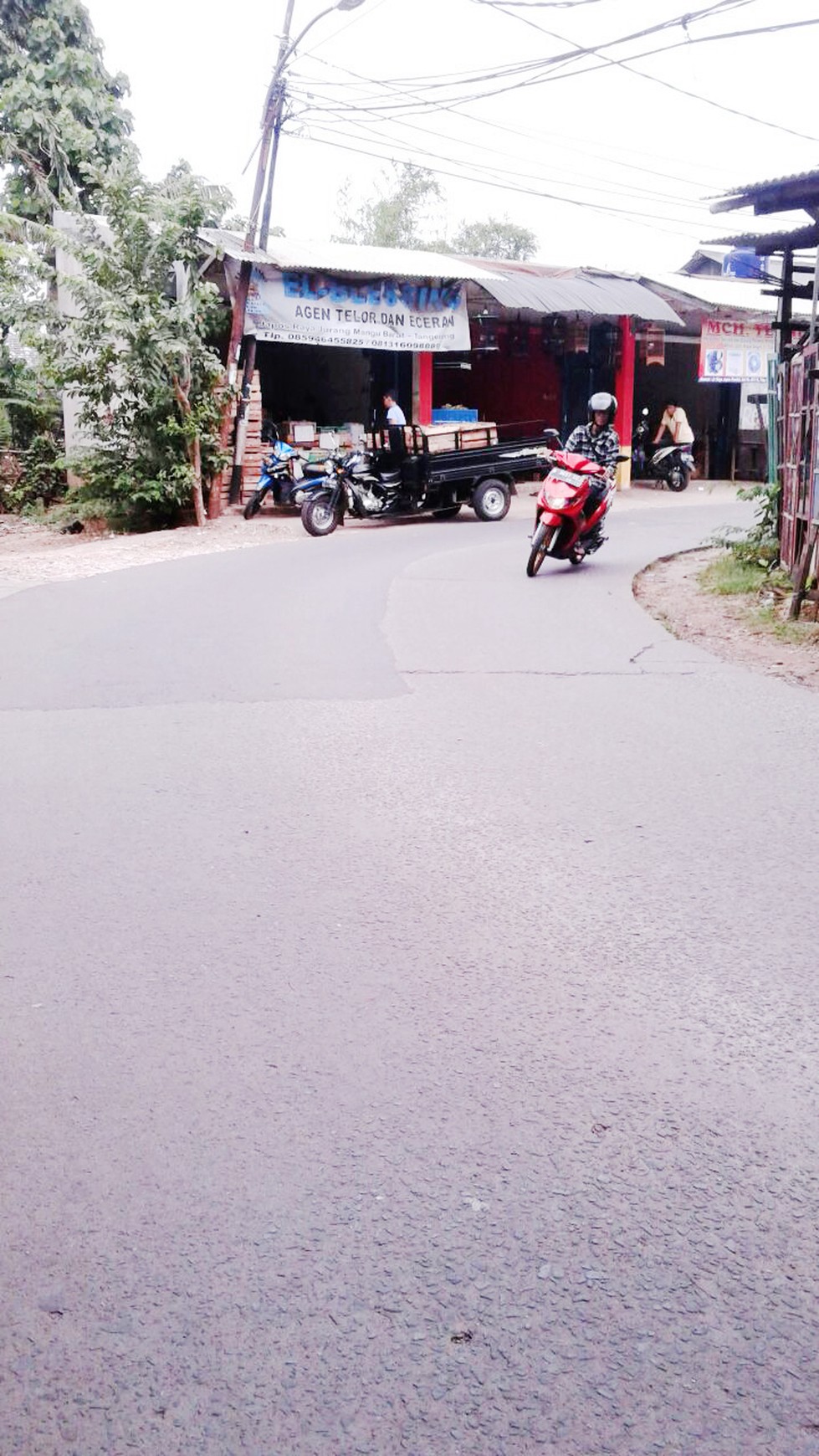 Dijual kavling lokasi pinggir jalan, sangat strategis, bebas banjir.