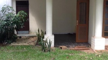 RUMAH NYAMAN DAN LUAS DI BINTARO JAYA SEKTOR 7 75JT PER TAHUN