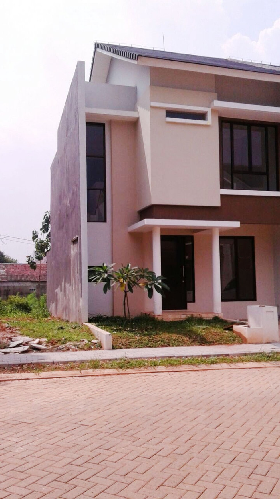 Rumah Dijual  lokasi strategis, bagus, nyaman dan aman daerah BSD-Tangerang