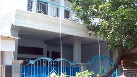 Rumah di Kutisari Indah Barat, Bagus + Terawat, Jalan depan paving, Bebas banjir, Siap Huni