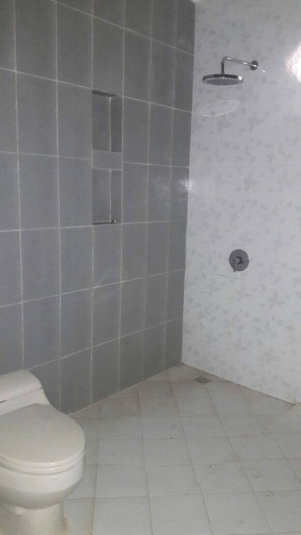 Rumah 2 Lantai dengan Halaman Luas dalam Komplek Cinere