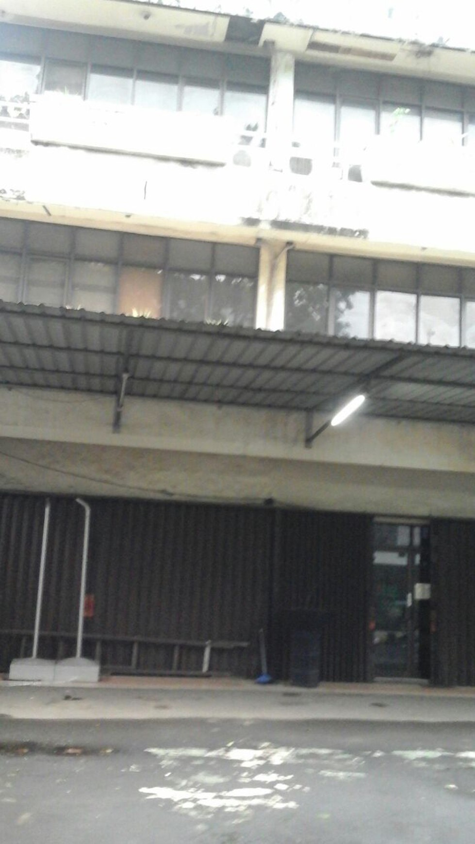 Gedung di Kebayoran Lokasi Strategis