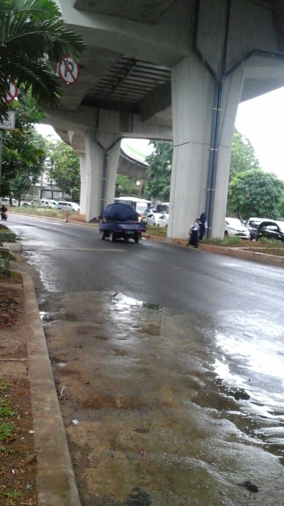 Gedung di Kebayoran Lokasi Strategis