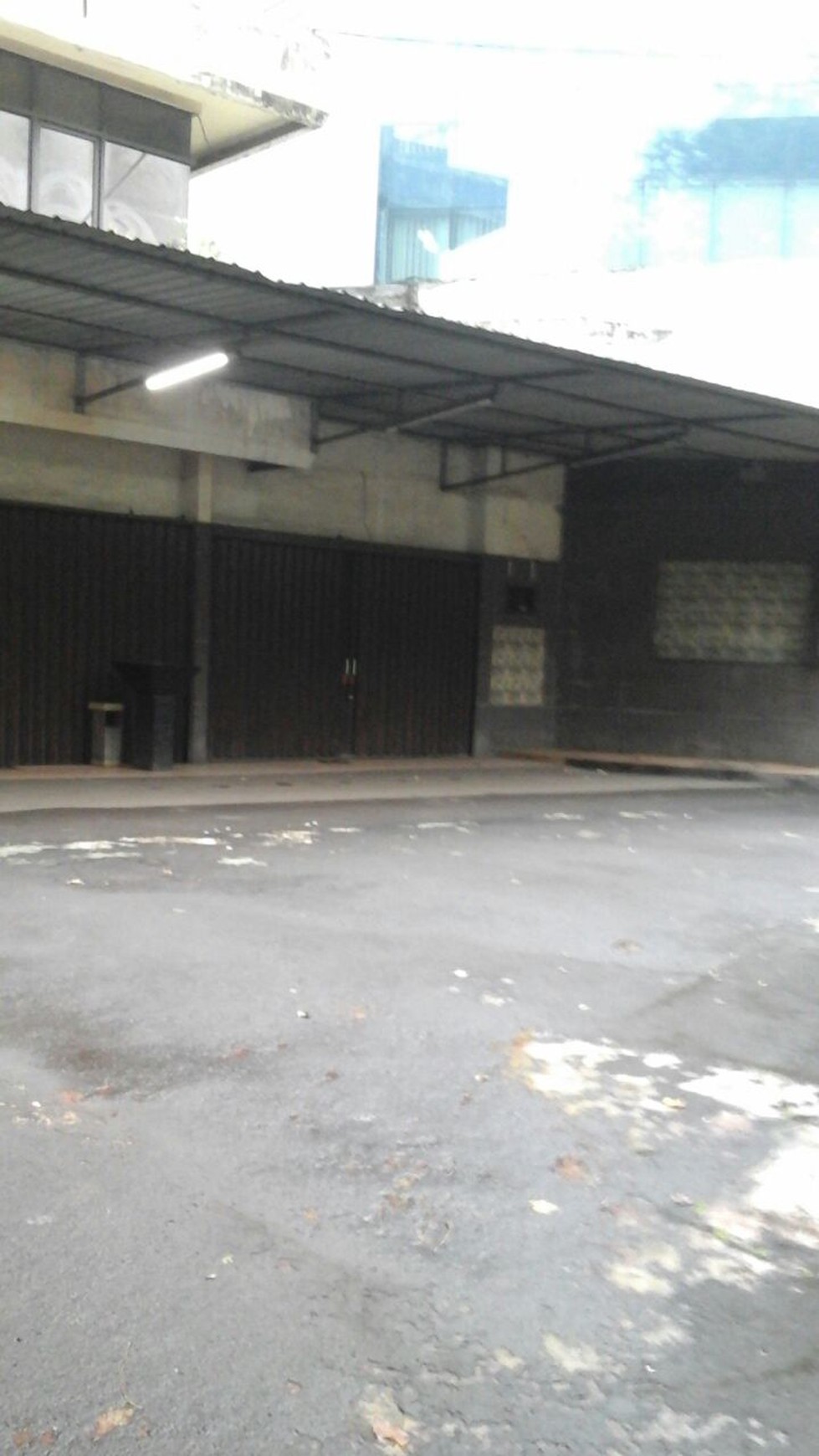 Gedung di Kebayoran Lokasi Strategis