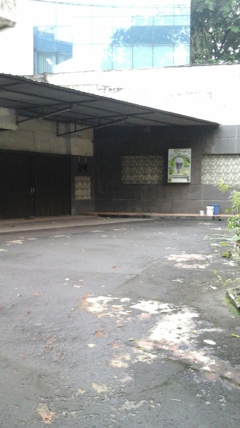 Gedung di Kebayoran Lokasi Strategis