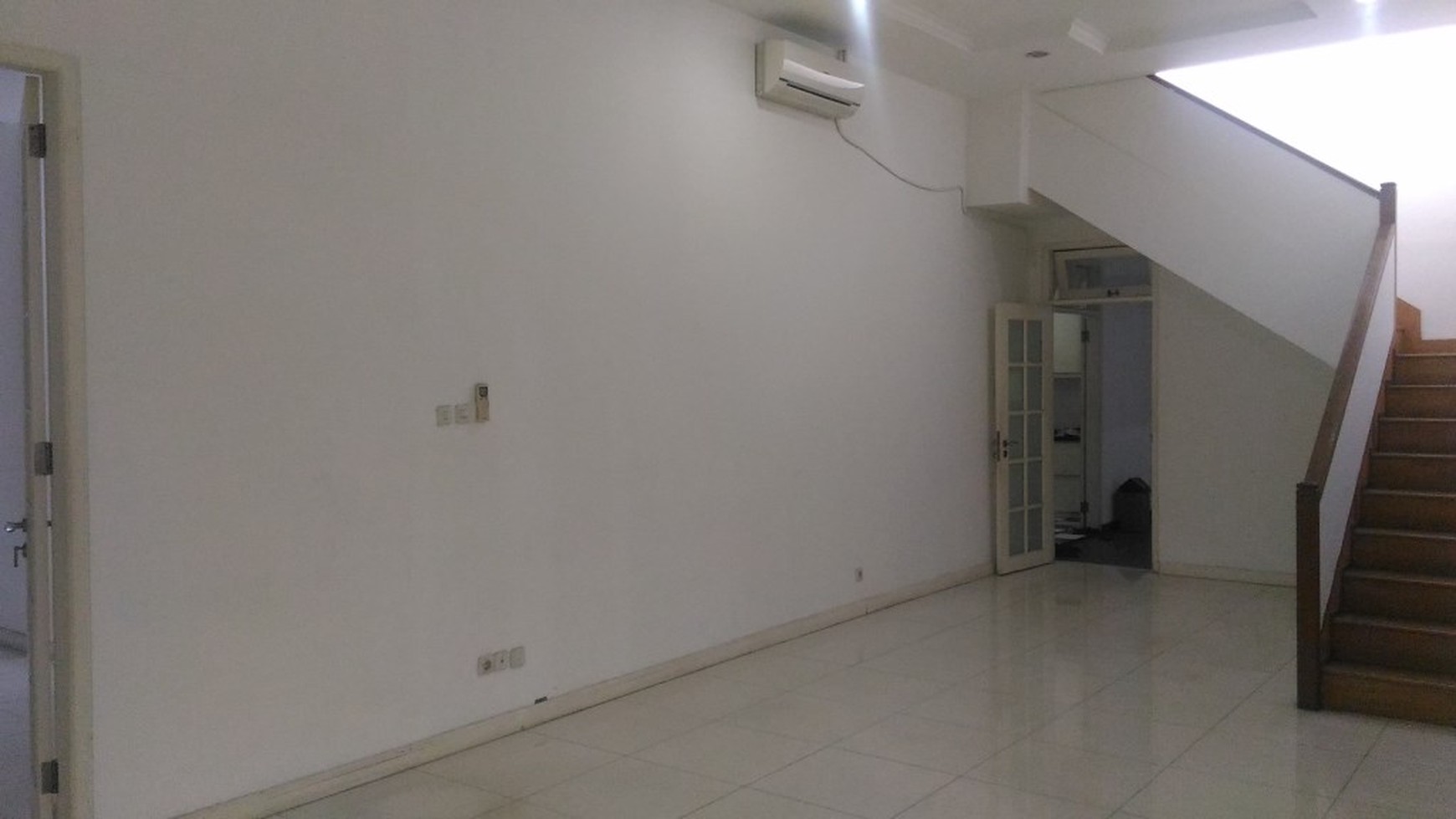 Big and beautiful house at Kemang, South Jakarta, perfect for an office or big family, is ready to rent