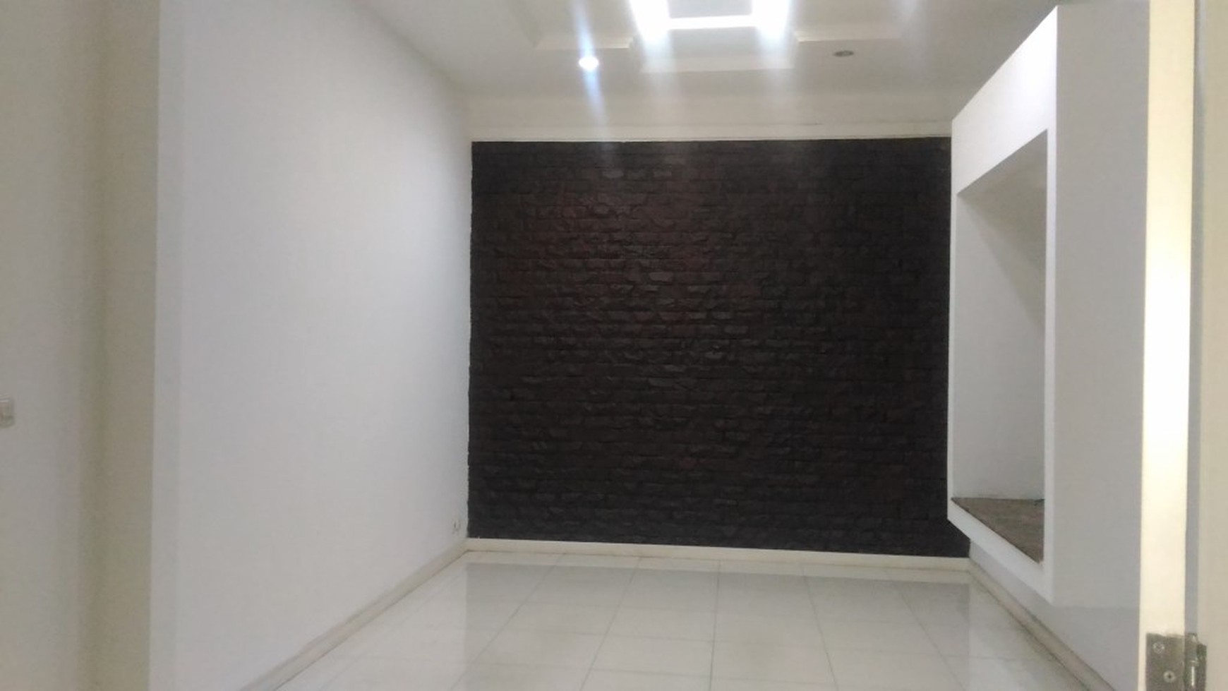 Big and beautiful house at Kemang, South Jakarta, perfect for an office or big family, is ready to rent