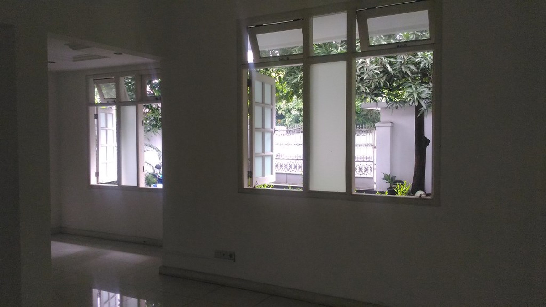 Big and beautiful house at Kemang, South Jakarta, perfect for an office or big family, is ready to rent