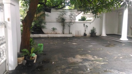 Big and beautiful house at Kemang, South Jakarta, perfect for an office or big family, is ready to rent