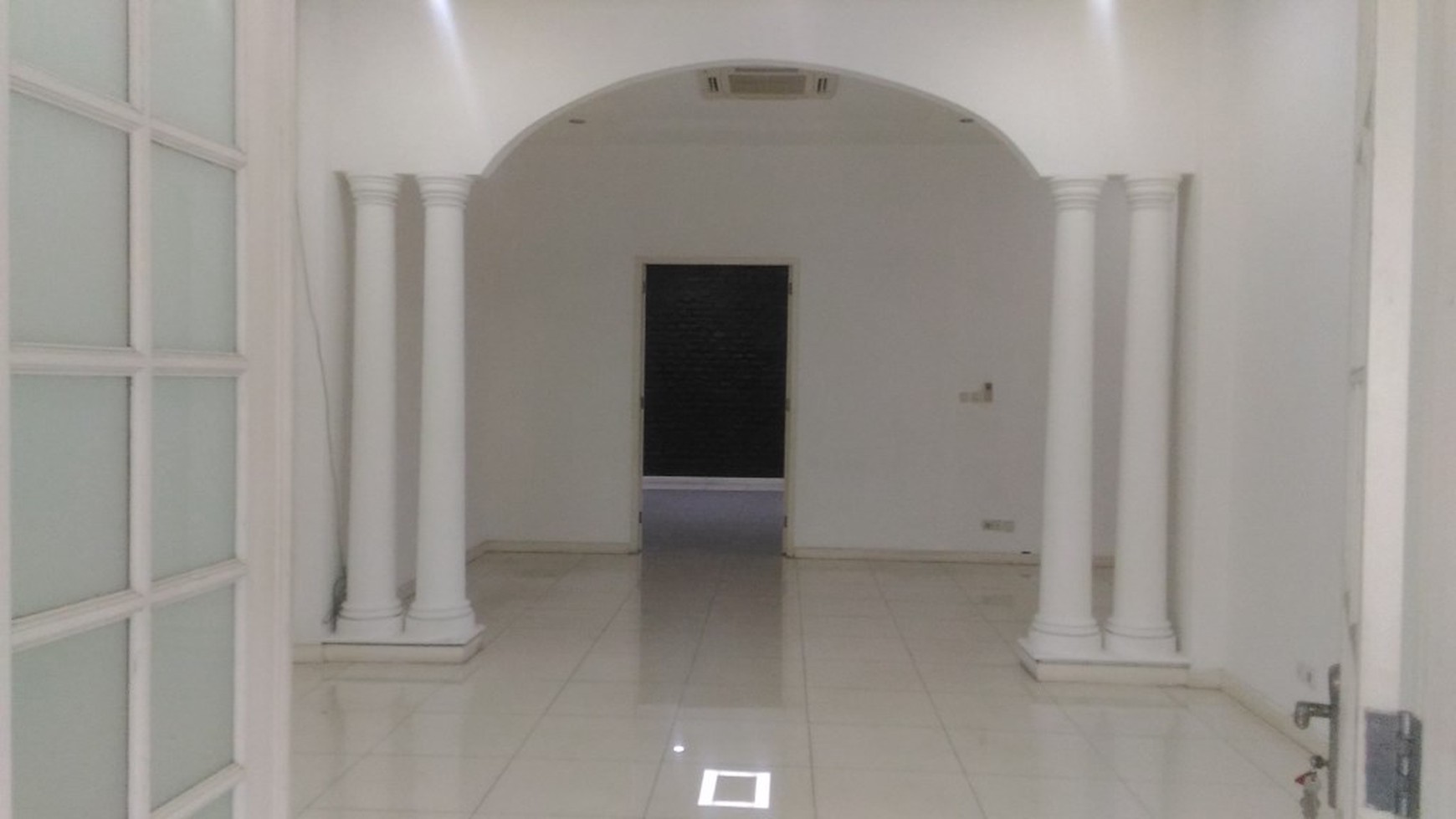 Big and beautiful house at Kemang, South Jakarta, perfect for an office or big family, is ready to rent