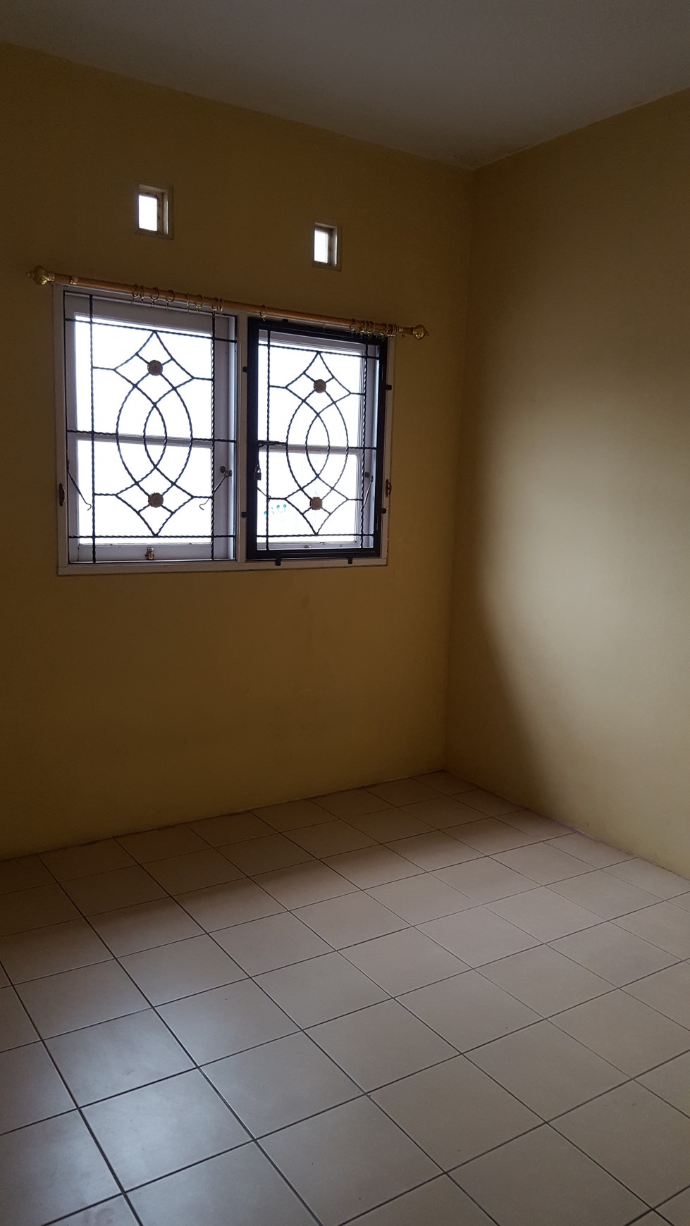 Dijual / Disewakan Rumah di Taman Mediteranian - Palem Semi, Karawaci