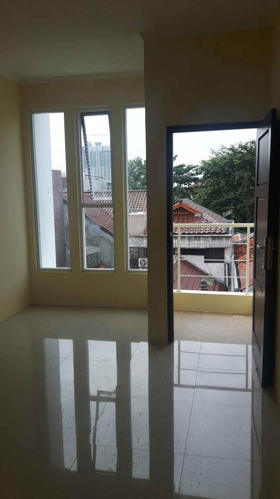 Rumah SIAP HUNI! Brand New! Lokasi bagus di area Cengkareng, Jakarta Barat