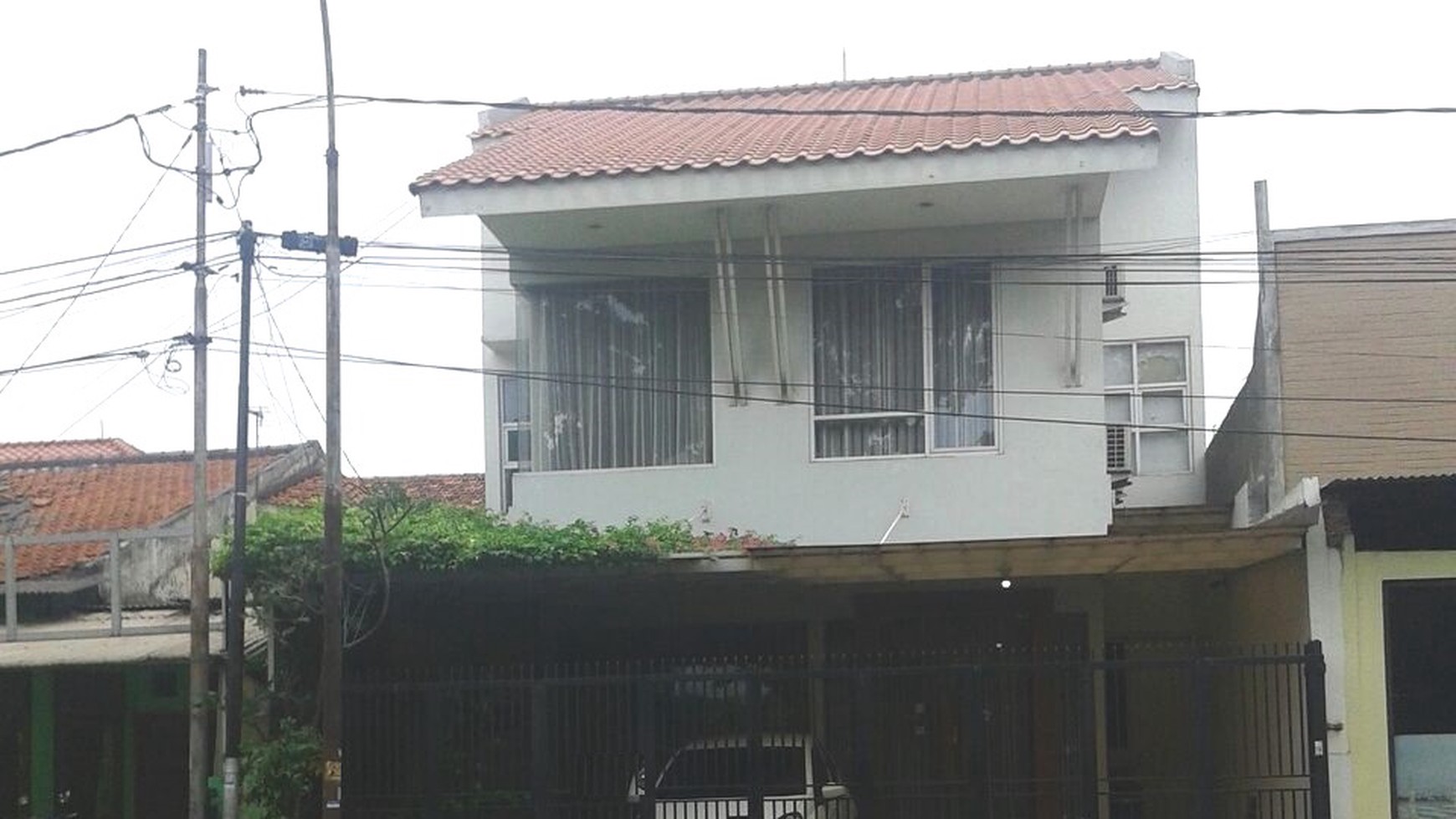 Rumah pinggir jalan ,bagus di Bintaro Sekt 1 Jakarta Selatan