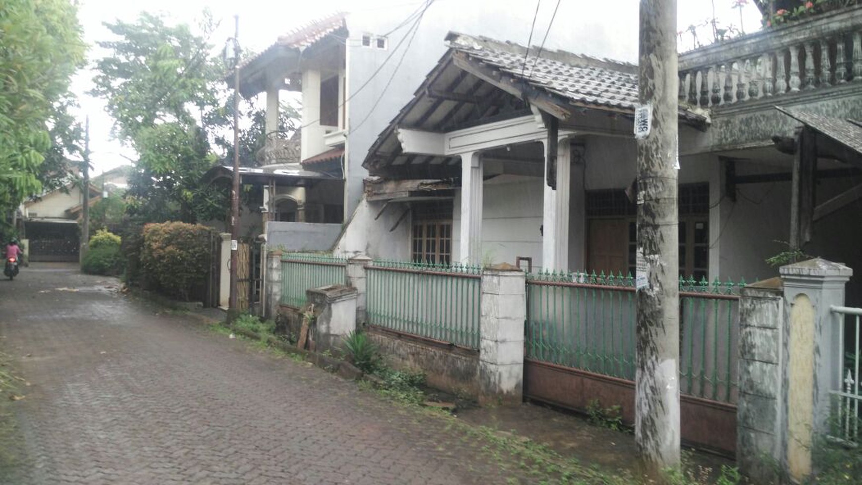 Rumah Tua Hitung Tanah Saja di Japos