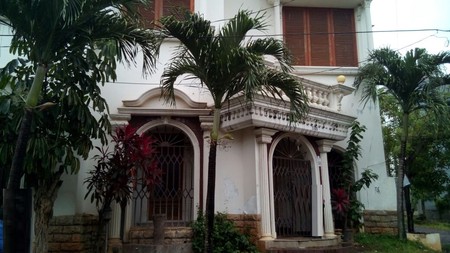 Rumah Klasik di Blok E Cinere